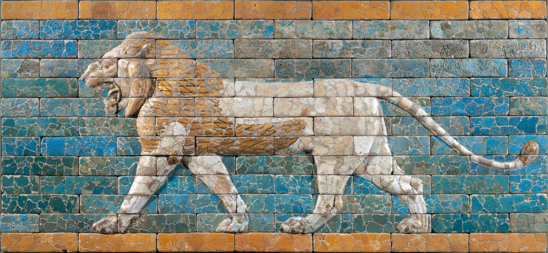 Lion passant AO21118. Babylone. Musée du Louvre