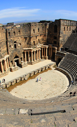 Vue panoramique du théâtre romain de Bosra en Syrie