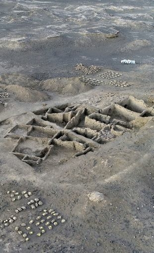 Site néolithique de Tell-e Atashi : photographie du Chantier 2 prise par quadcoptère (© MAFISE/Mirasearka)