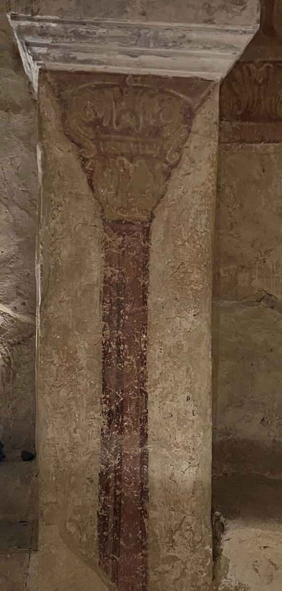 Oratoire Saint-Etienne, chapiteau peint du pilastre ouest