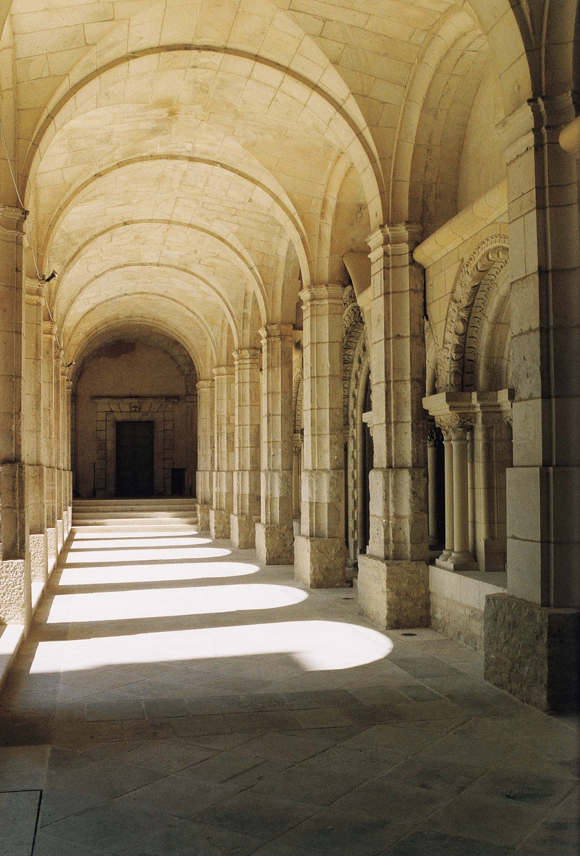 Cloître de Saint-Germain d'Auxerre, galerie orientale