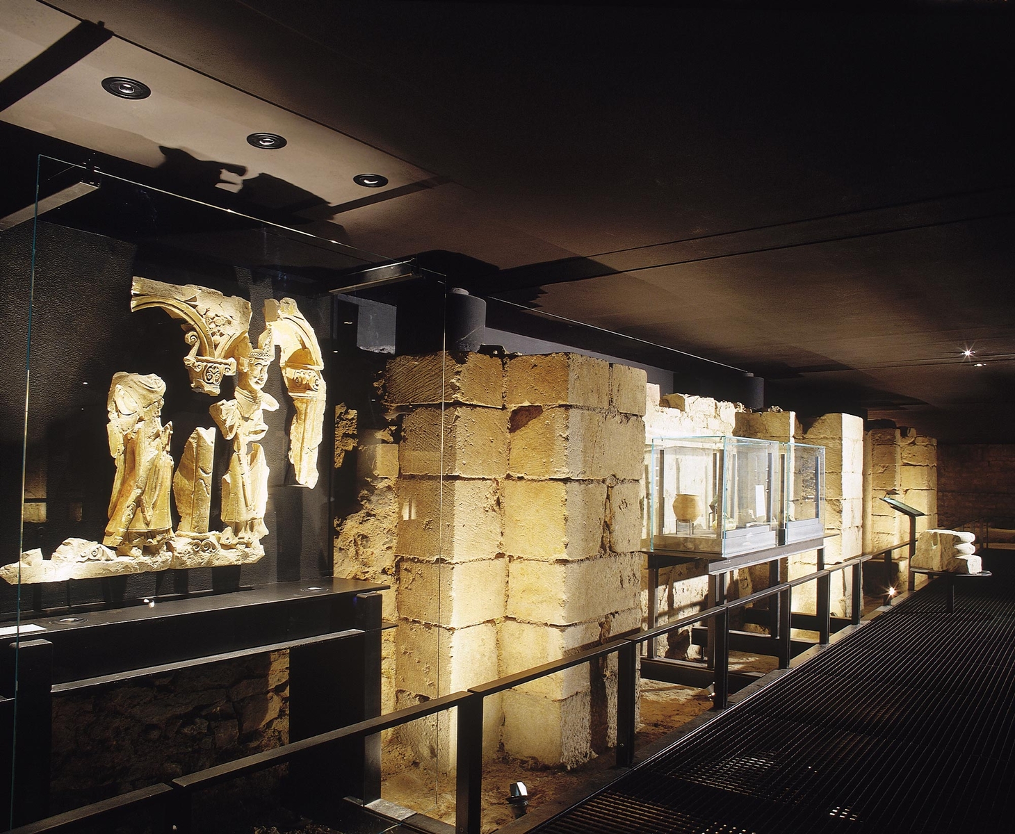 Avant-nef de l'abbatiale Saint-Germain d'Auxerre, partie nord de la crypte archéologique