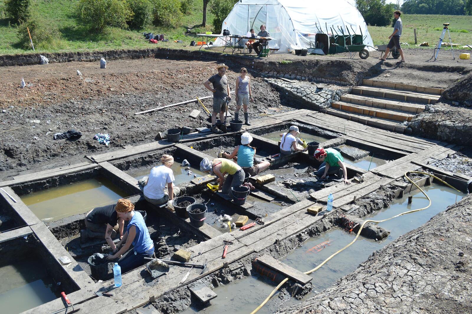 La fouille du site d’atelier de sauniers de l’âge du Fer de La Digue à Marsal (Moselle).