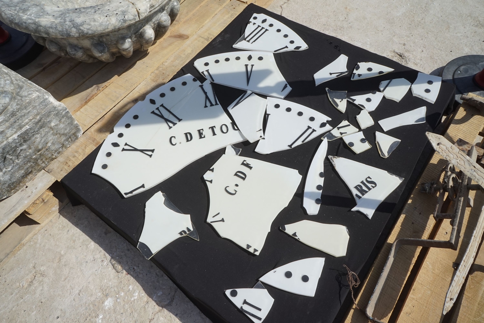 Cadran de l’horloge de l’église Notre-Dame de L’Heure des dominicains, Mossoul, 2021