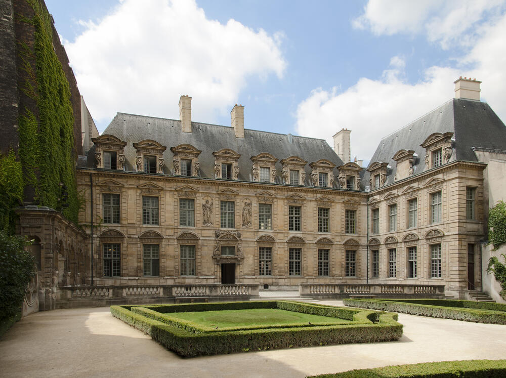 hôtel de sully