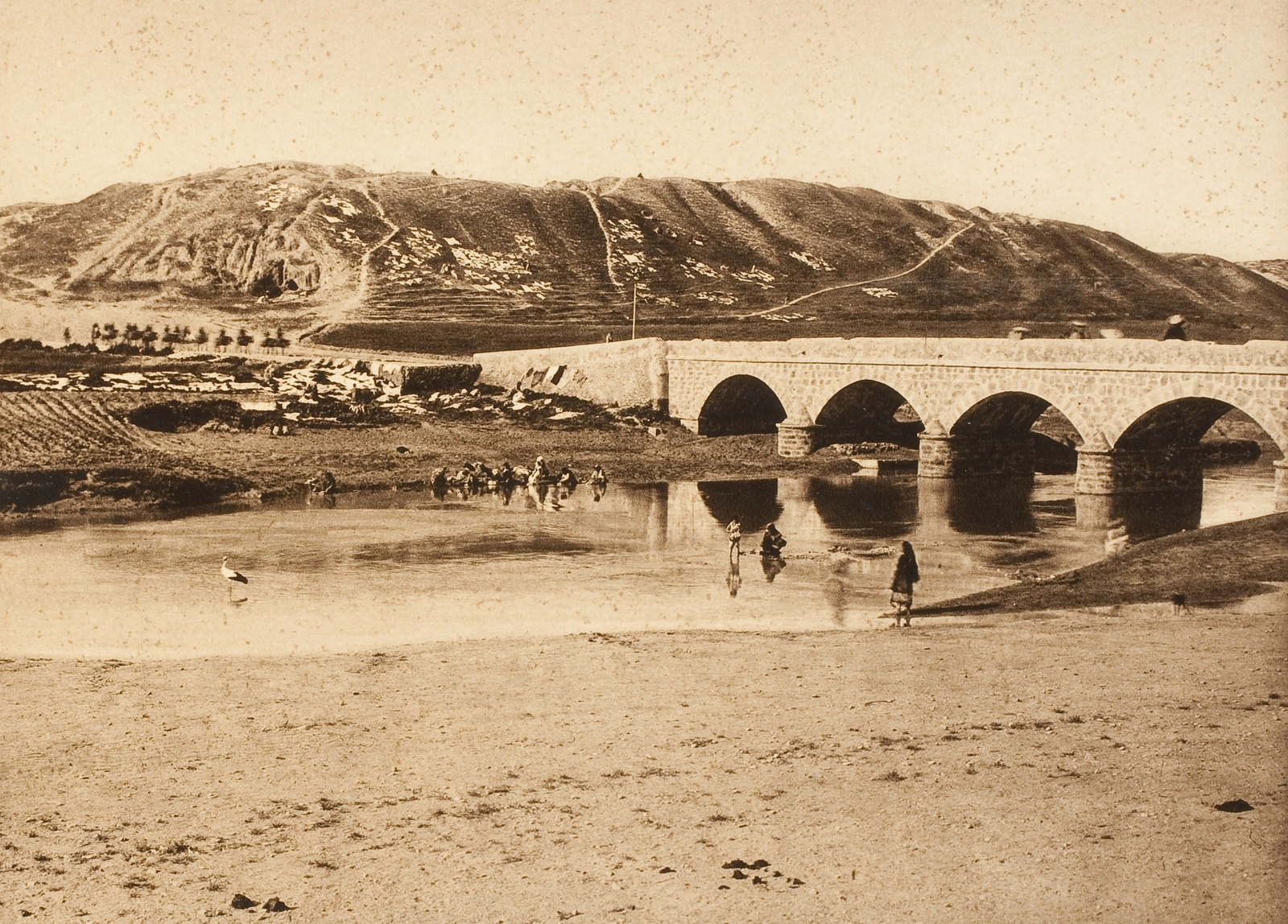 Le pont de pierre de Mossoul en 1923