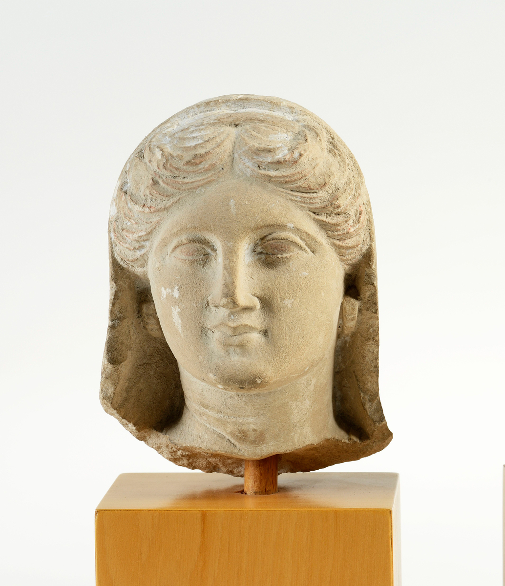 Tête de femme voilée