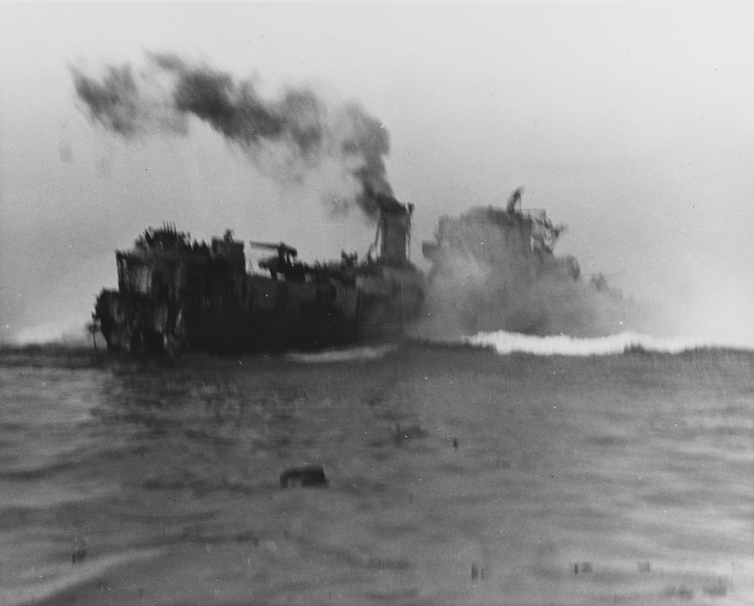Le destroyer USS Rich heurte une mine le 8 juin 1944