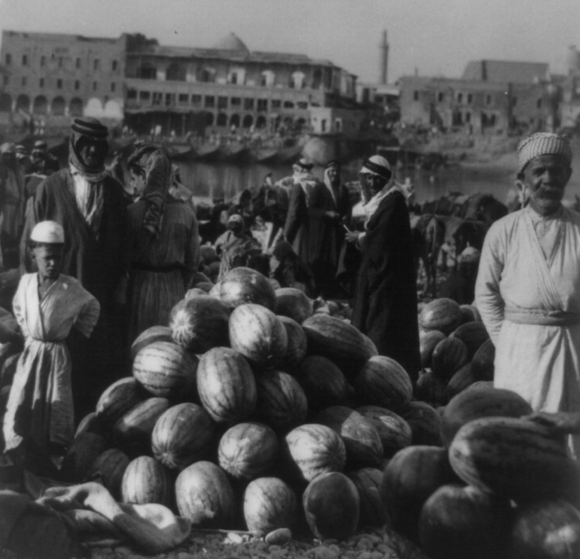 Pile de pastèques à Mossoul vers 1932