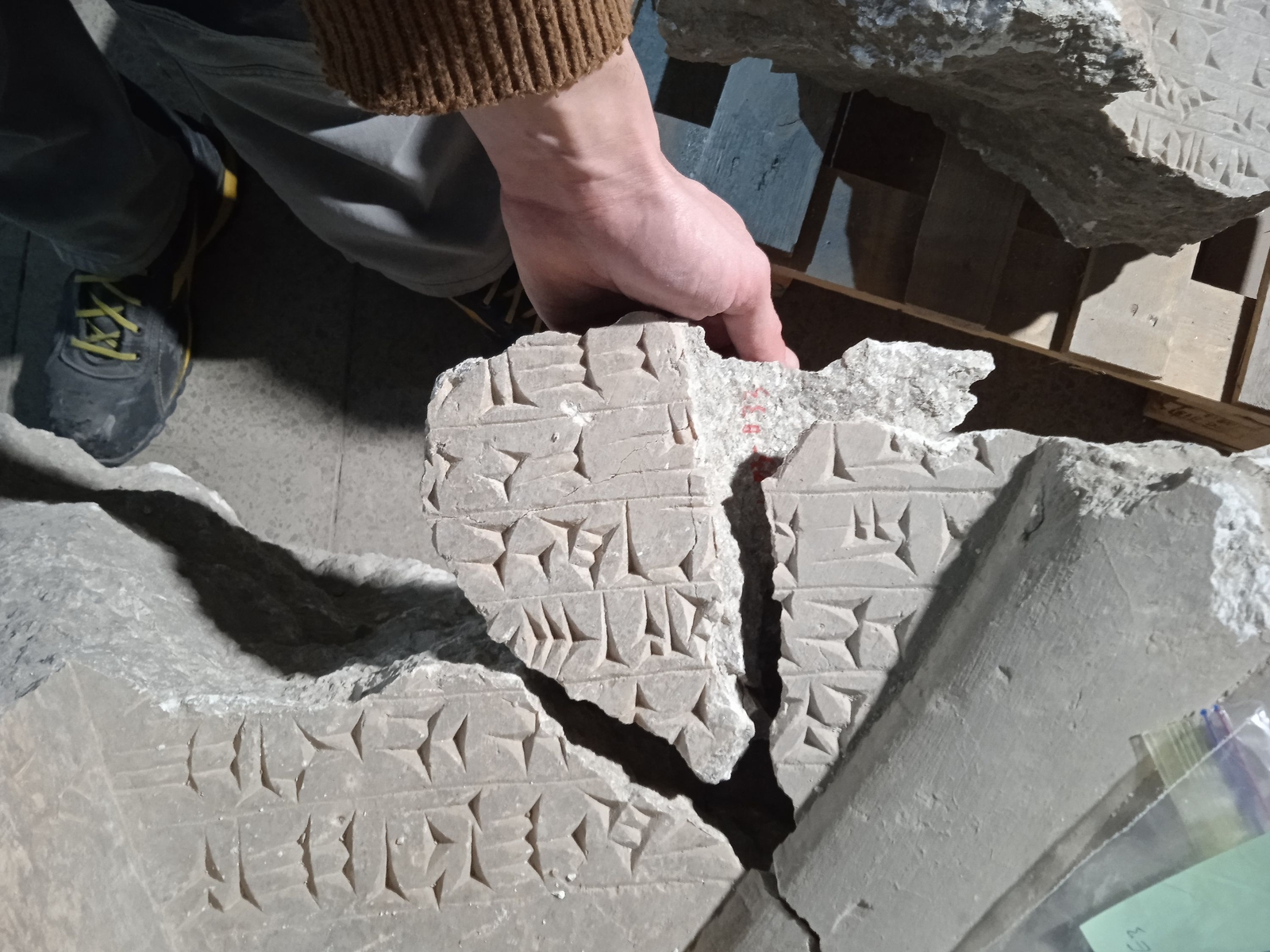 Travaux de restauration des œuvres du musée culturel de Mossoul, 2022