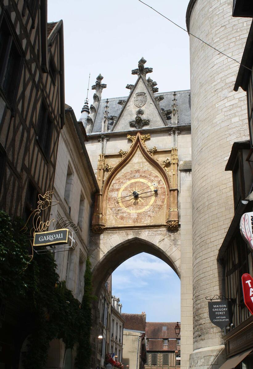 Auxerre. Tour de l'horloge