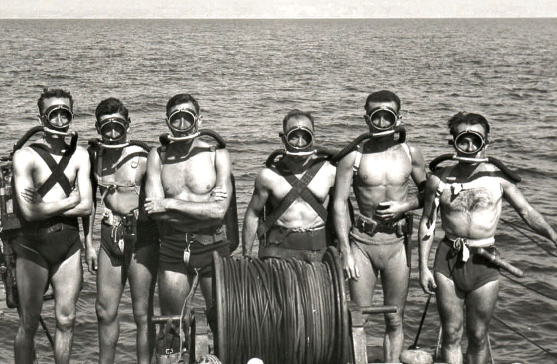 Photographie des plongeurs du Groupe de Recherches sous-marines en 1947