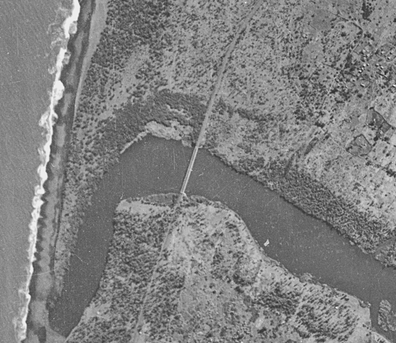 Vue aérienne de1950 avec le pont ferroviaire de l'Étang Saint-Paul