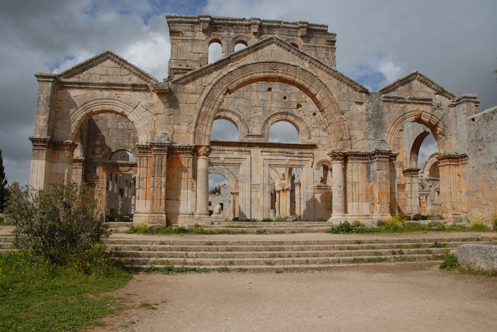Porche sud du martyrion