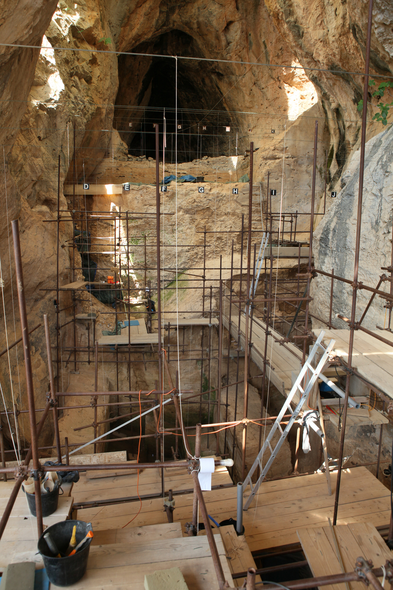 La Caune de l’Arago en 2017, vue depuis le porche d’entrée actuel. 