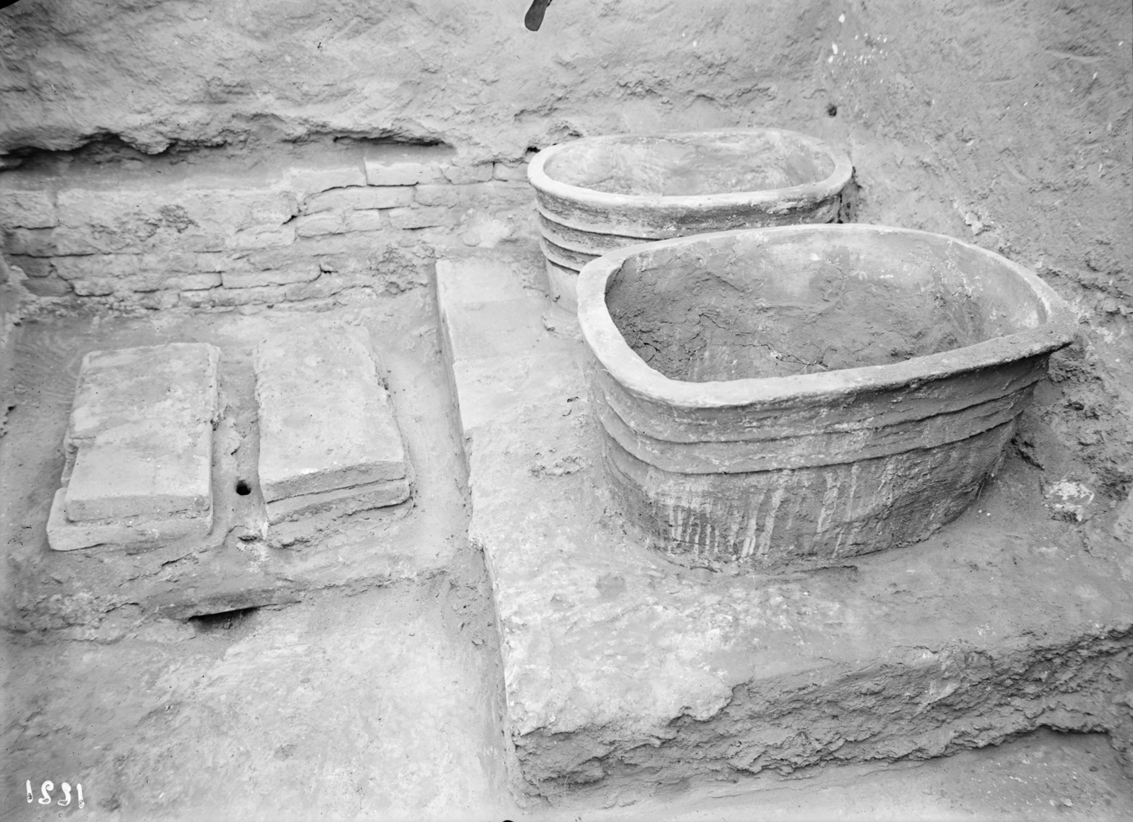 Salle d'eau 7 : les deux cuves et l'installation hygiénique