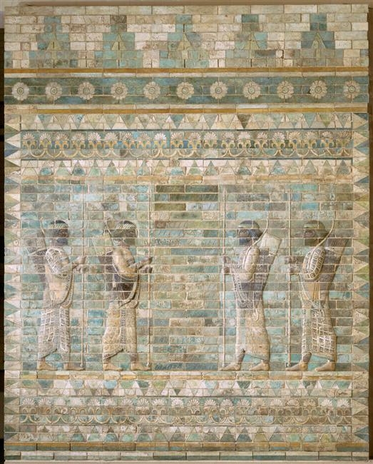 Frise des archers du palais de Darius, conservée au Louvre.