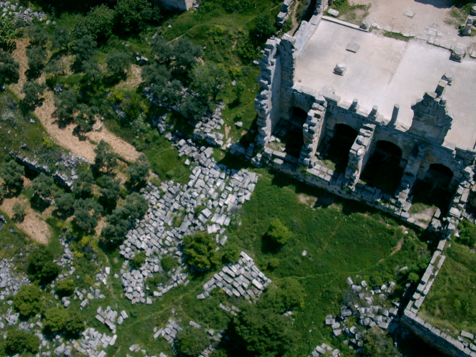 Vue aérienne de la basilique ouest