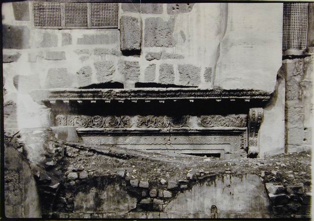 Mur sud de la mosquée conservant une porte byzantine 