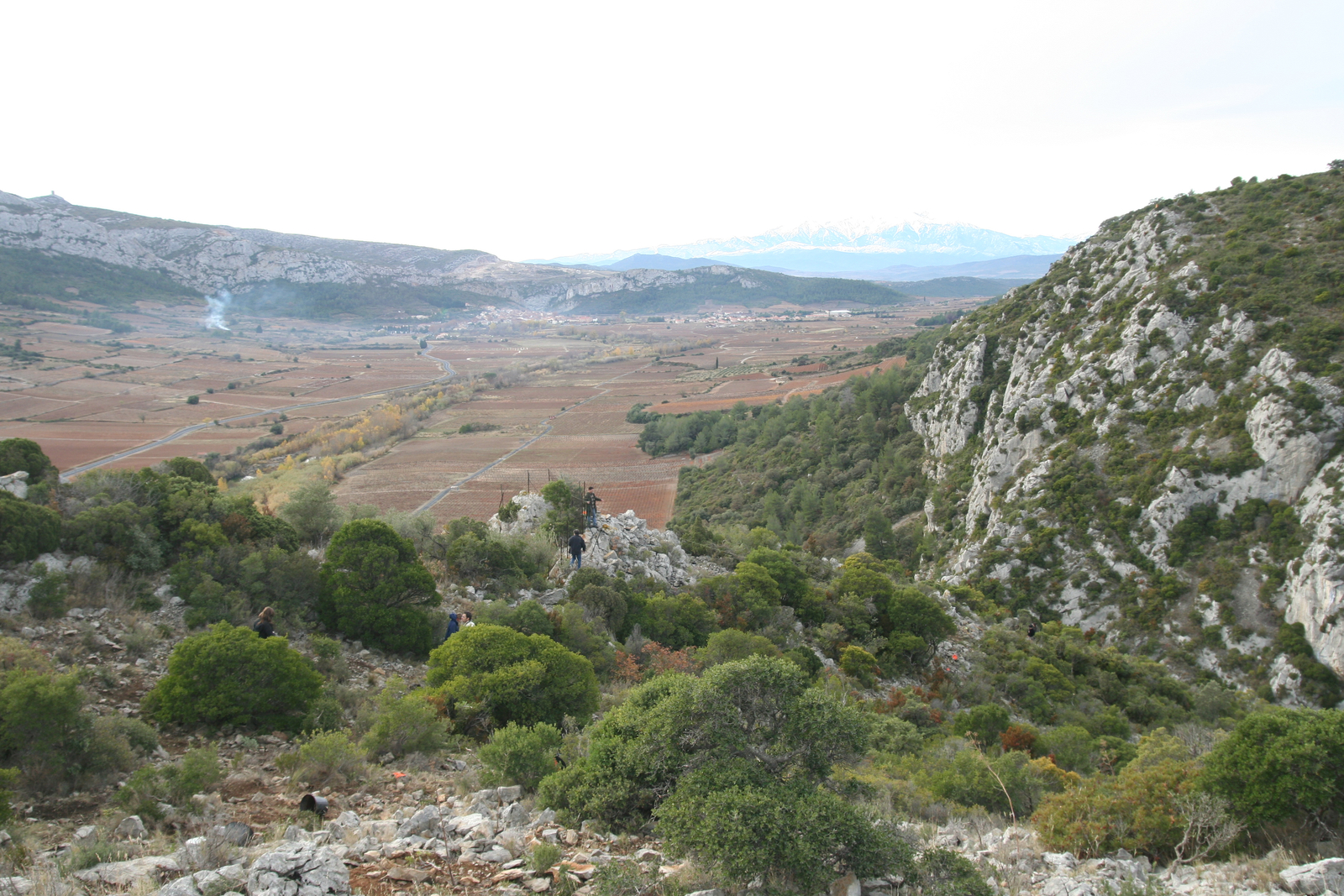 Vue des environs à partir du plateau. Tautavel