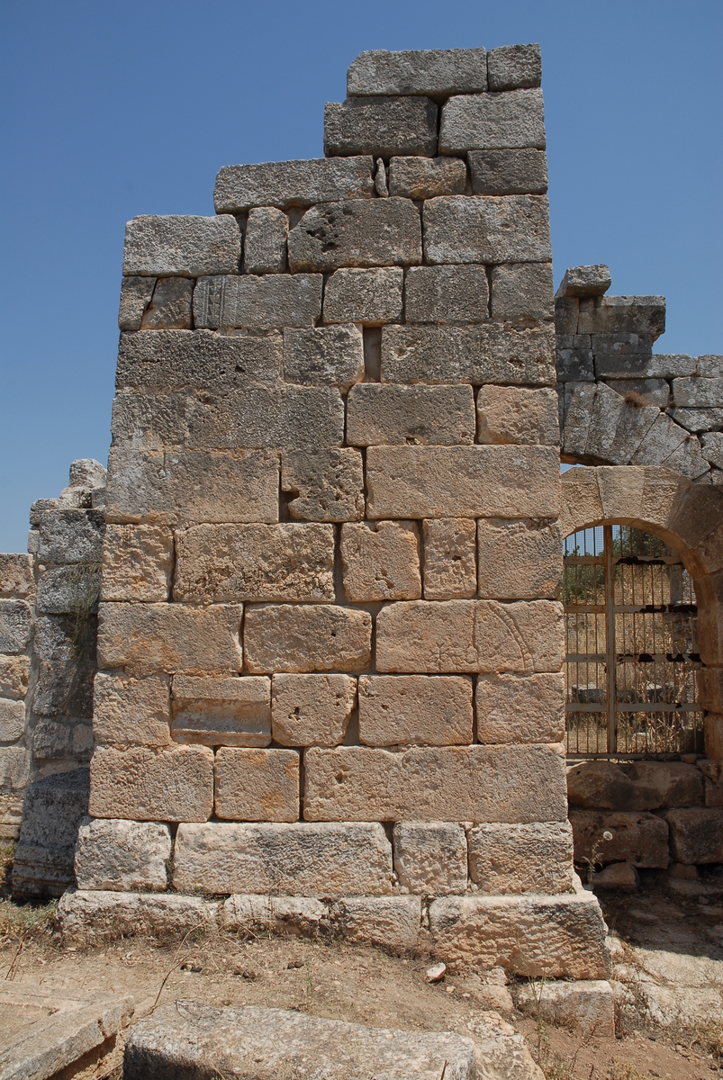 Tour ouest du propylée