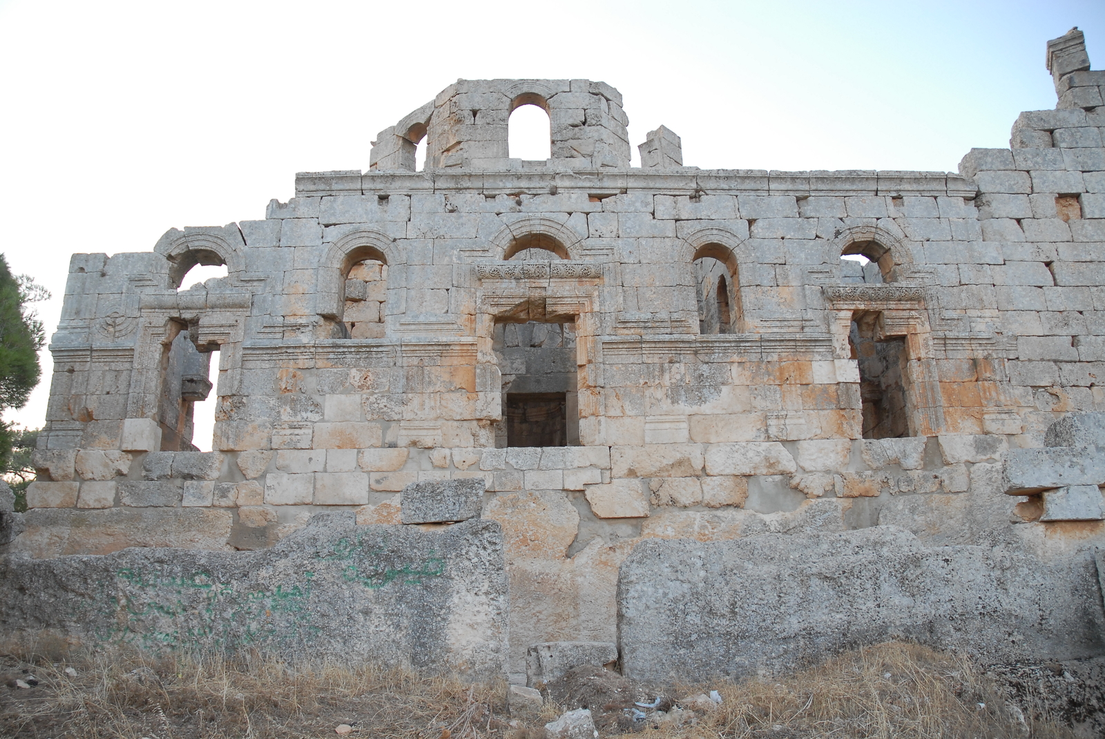 Façade Ouest du baptistère
