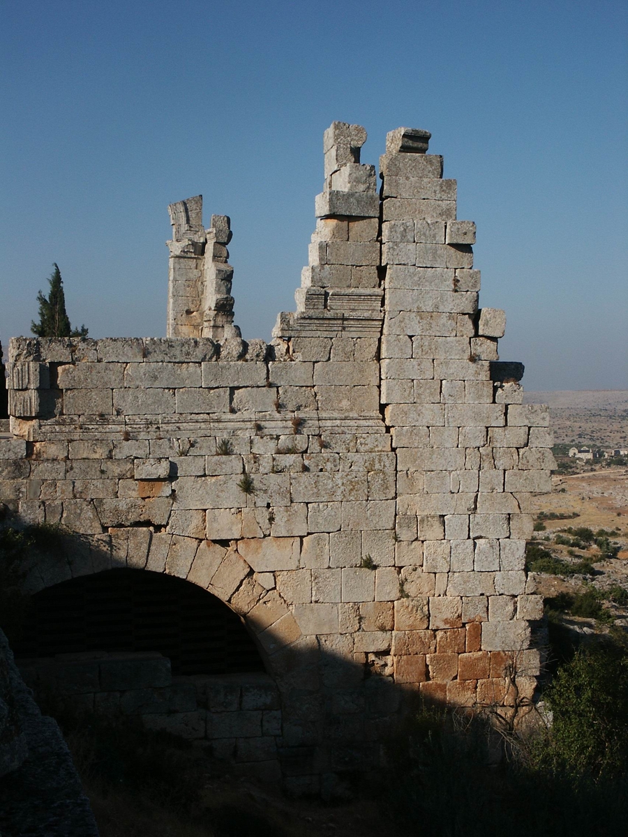 Fortification médio-byzantine de la basilique ouest