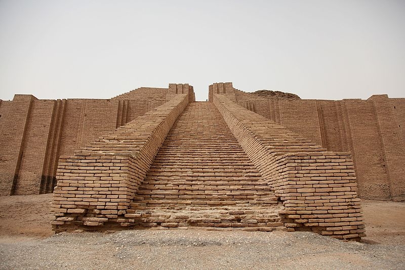 Photographie de la rampe menant à la ziggurat d'Ur