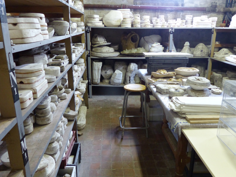 Photographie d'une vue de l'atelier des moulages du Musée d'Archéologie Nationale