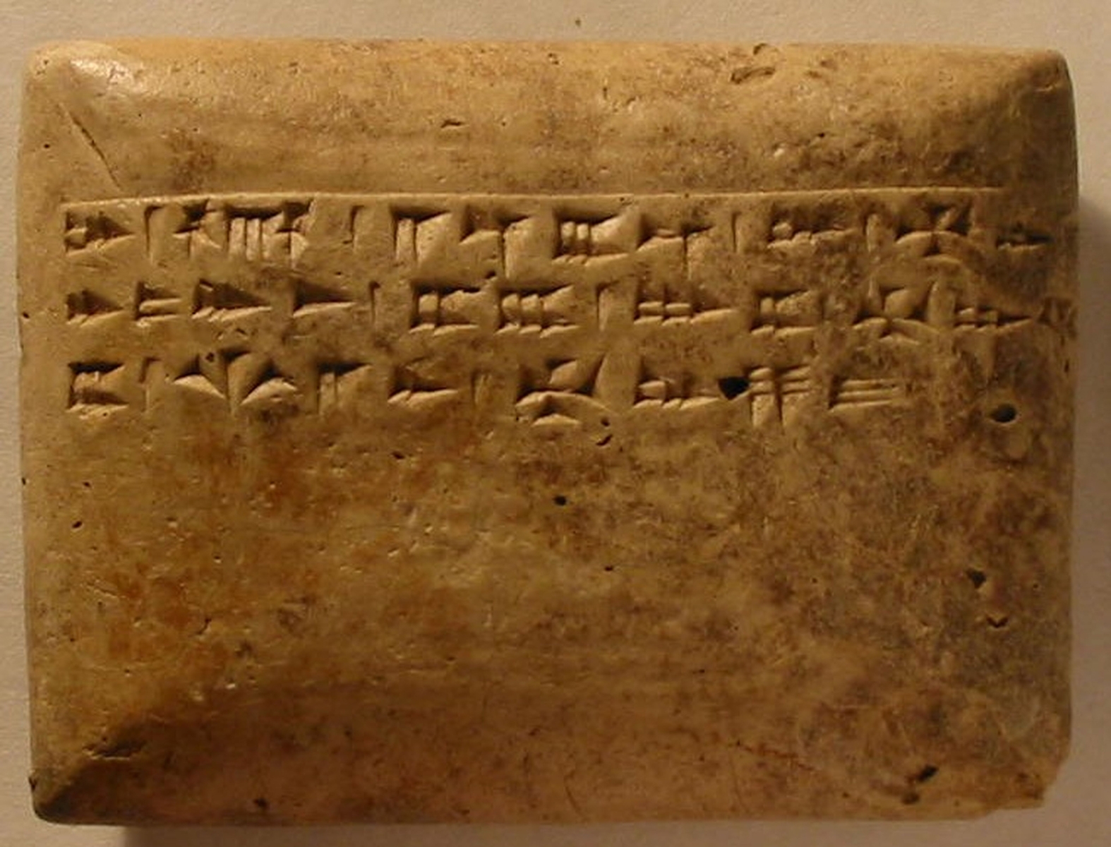 Tablette administrative mentionnant des chars de guerre et leurs équipements - Face 2