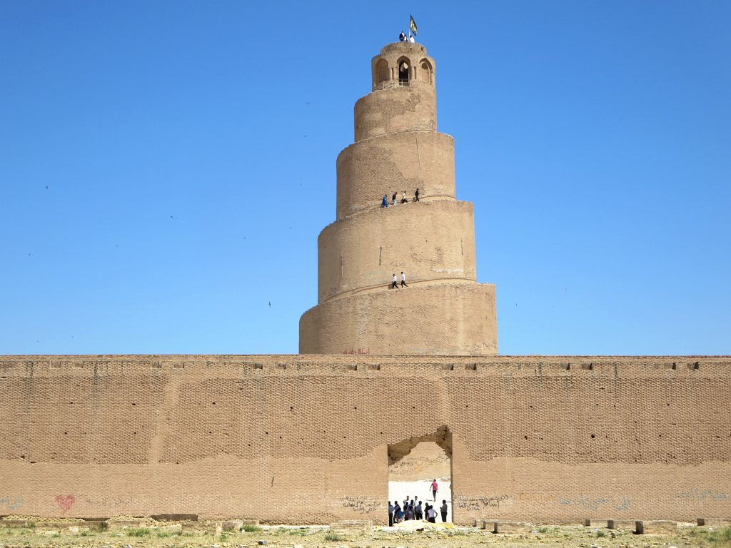 Photographie du minaret en forme de tour en spirale de la mosquée de Samarra