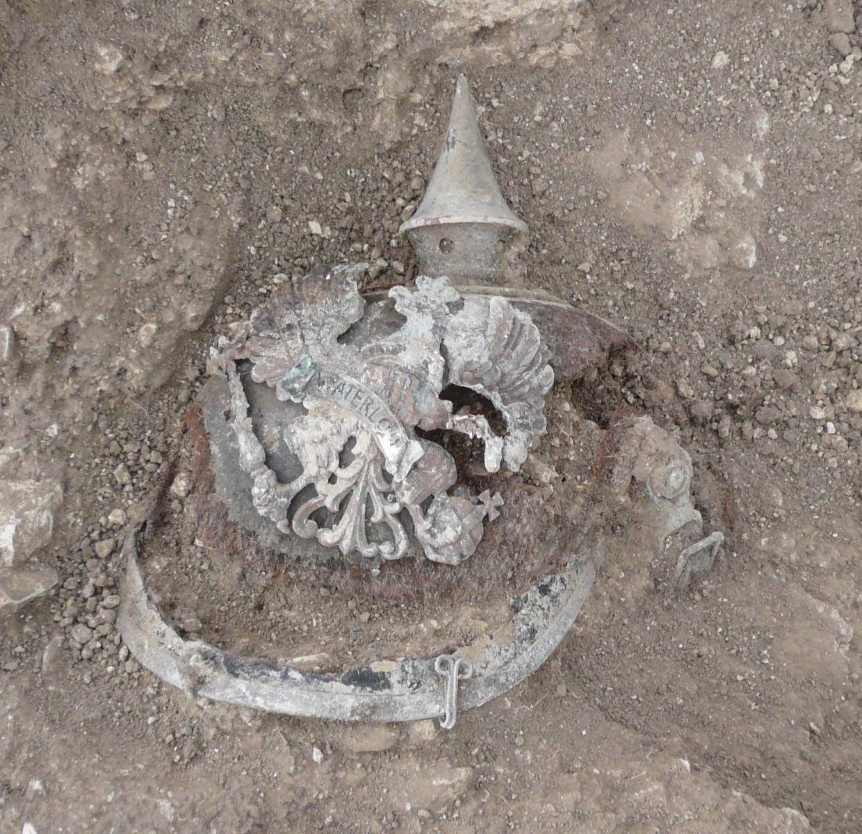Casque allemand retrouvé à Bétheny (Marne) - Inrap