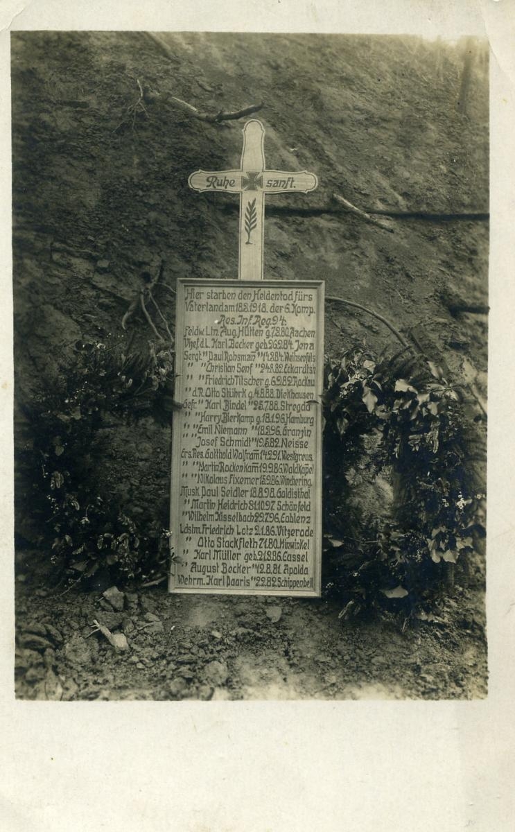 Carspach « Kilianstollen » (Haut-Rhin) : premier monument allemand en bois installé en mars 1918 avec la liste des vingt-et-un disparus - Document S. Renger