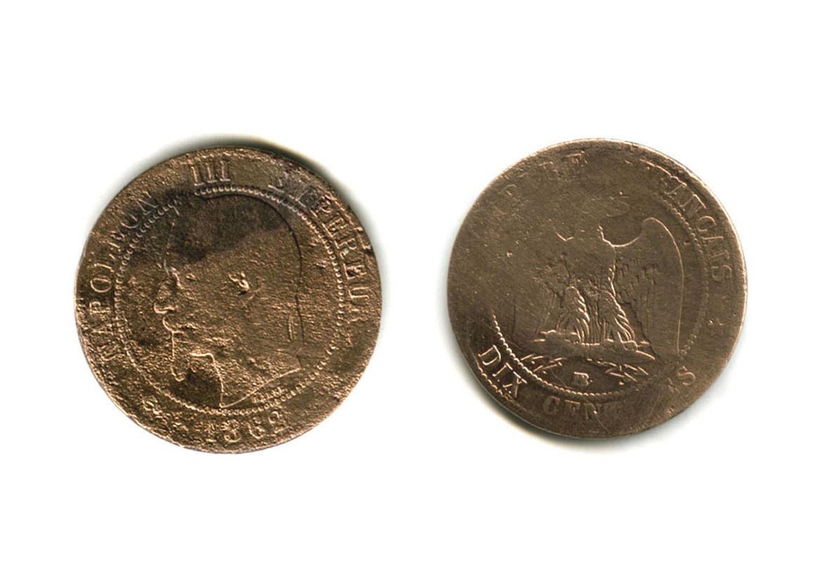 Pièce de monnaie découverte dans le portefeuille du soldat Pierre Grenier - Cl. Alain Jacques. Service archéologique d'Arras