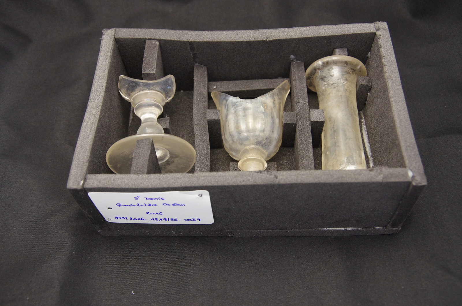 Glass artefacts, Quadrilatère Océan, Saint-Denis (2018)