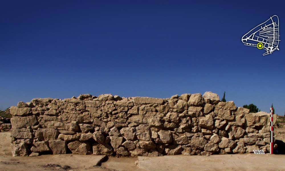 Mur frontal de la tour T4