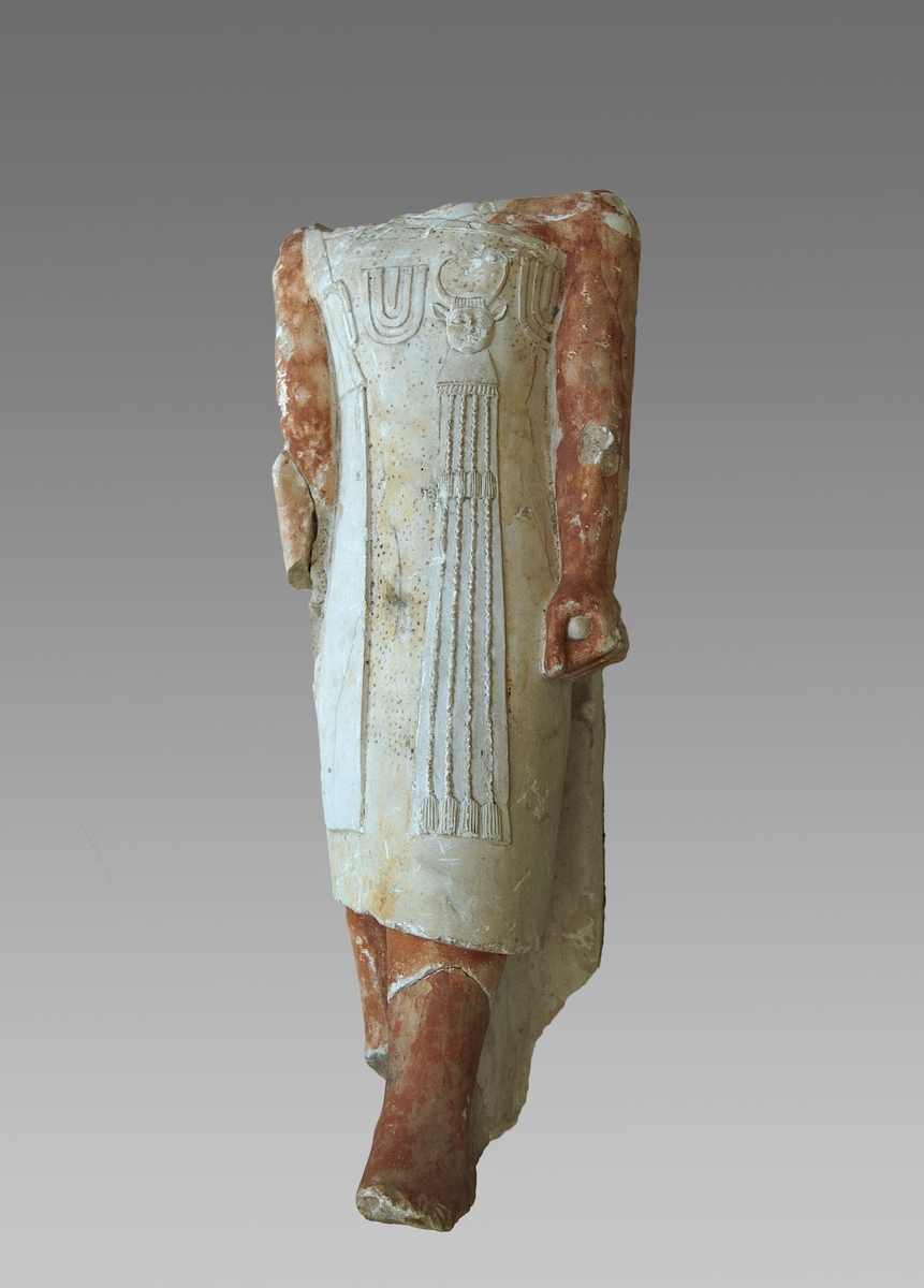 Statue d’Akhethetep debout. © Christian Décamps. Mission du Louvre à Saqqara