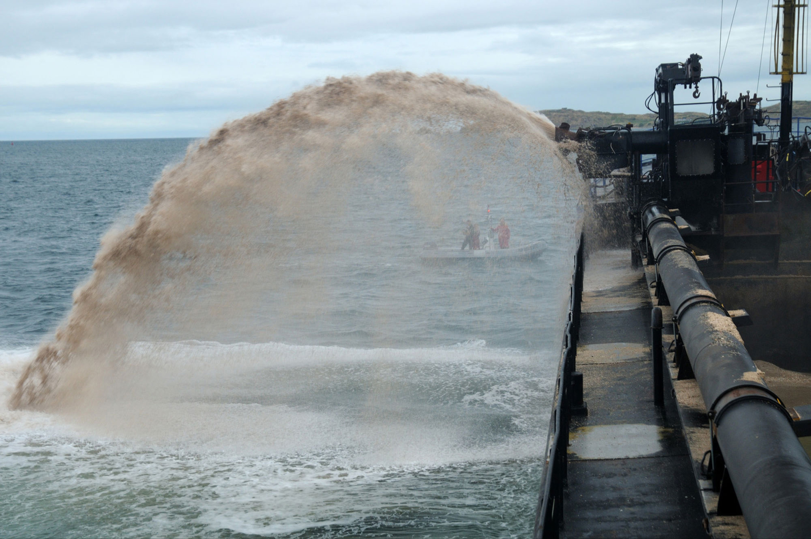 Photographie du réensablage du site