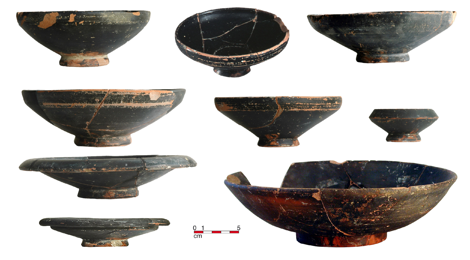 Assiettes, bols et coupes en céramique campanienne  