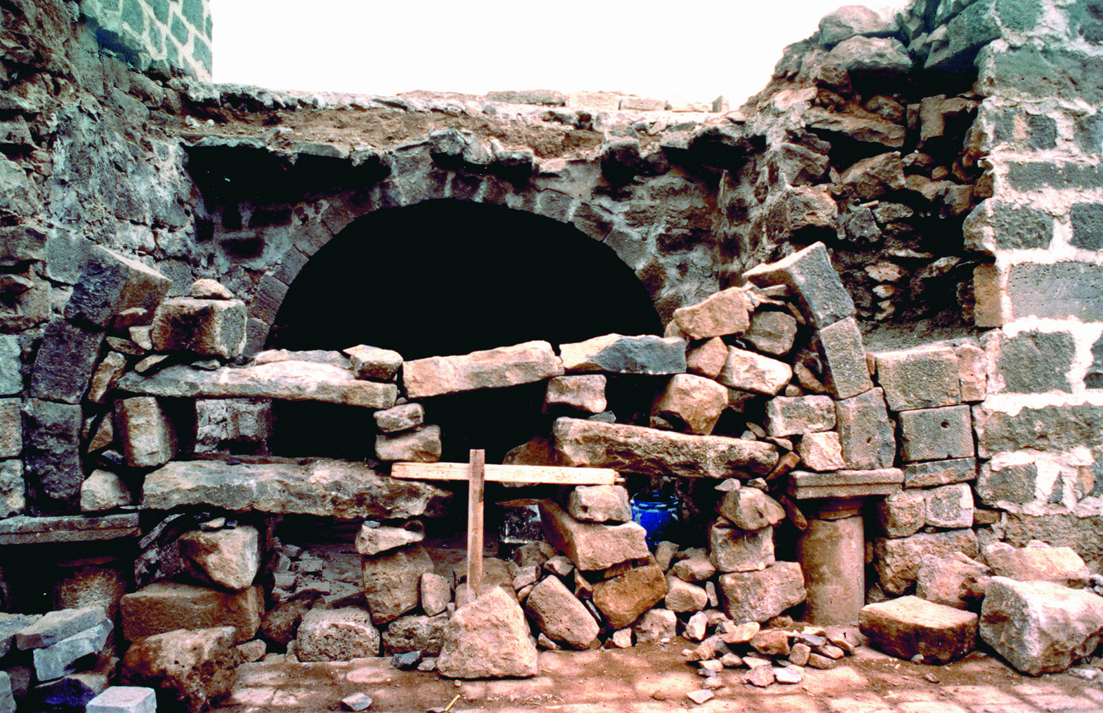 Construction d’un arc. Restauration en 1996 du Old City Restaurant.