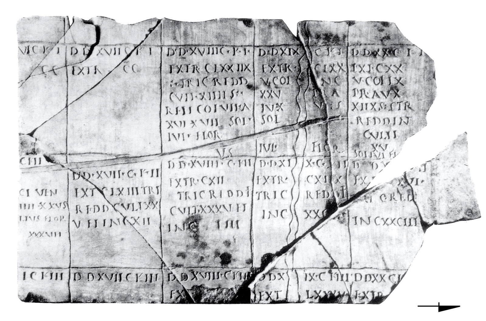 Un des fragments de la forma de marbre retrouvée à Orange (Vaucluse).  