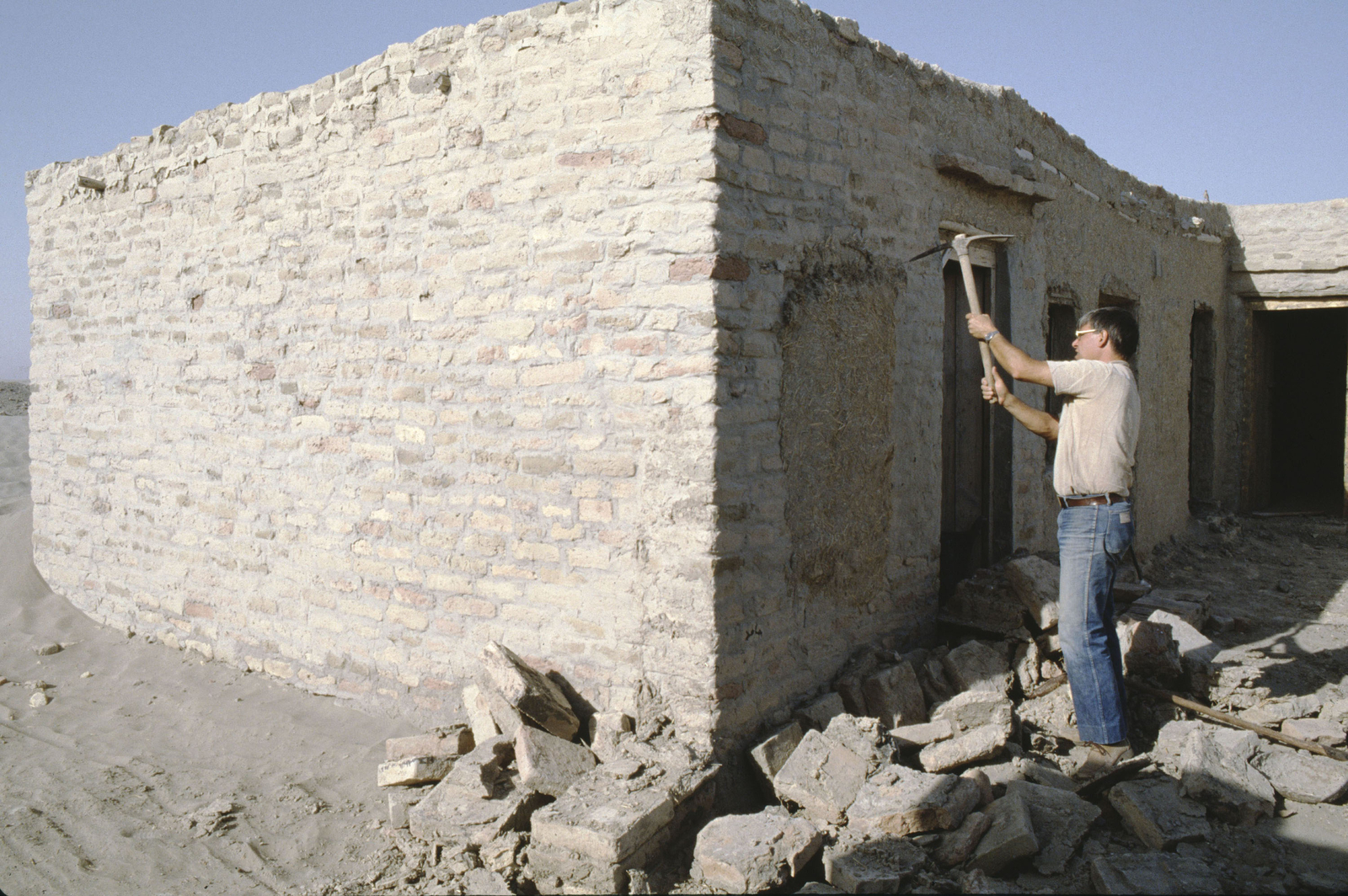 Ouverture de la maison. © Mission Archéologique française de Larsa-‘Oueili, cliché Joël Suire