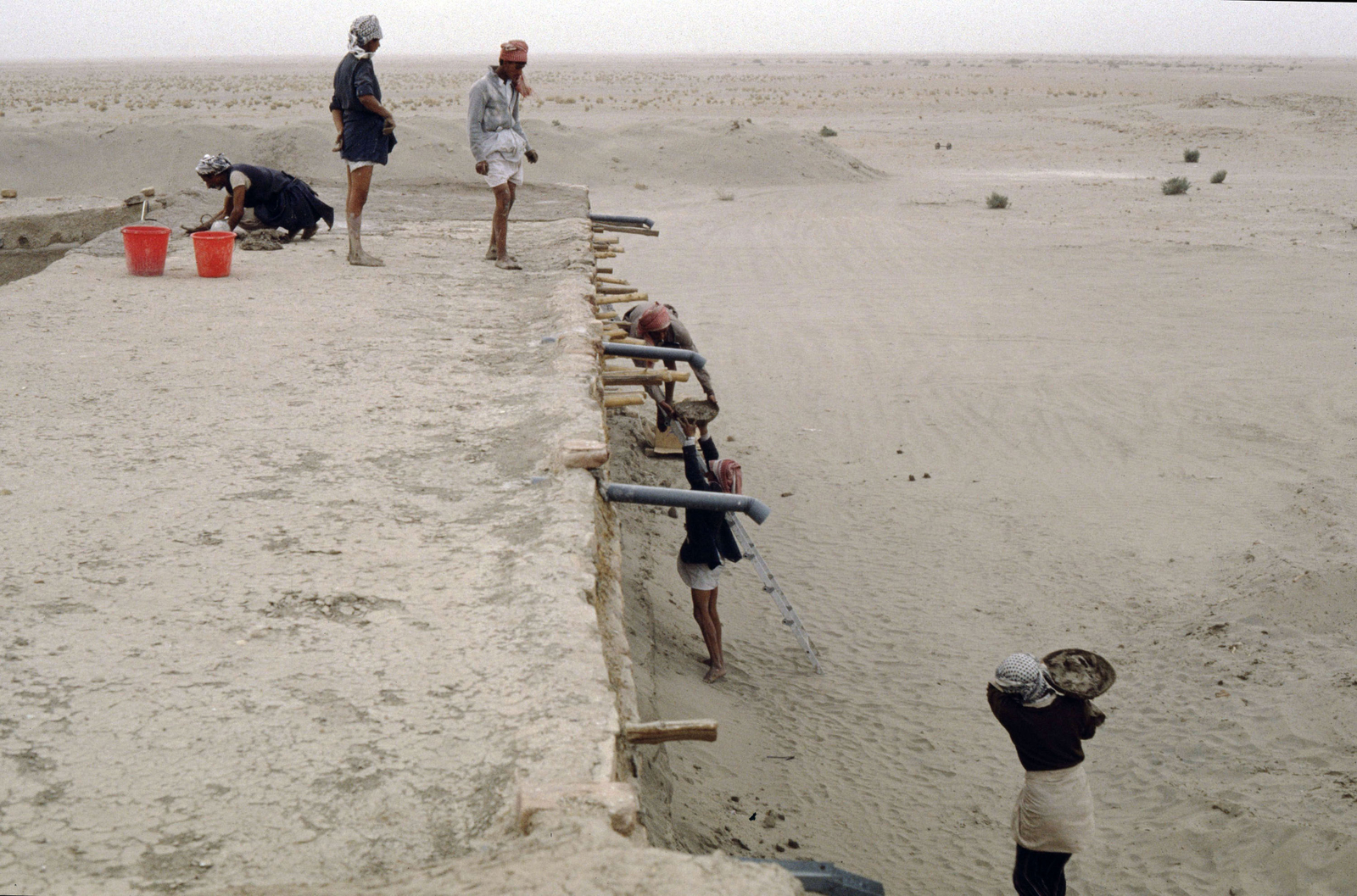Réparation du toit. © Mission Archéologique française de Larsa-‘Oueili, cliché Joël Suire