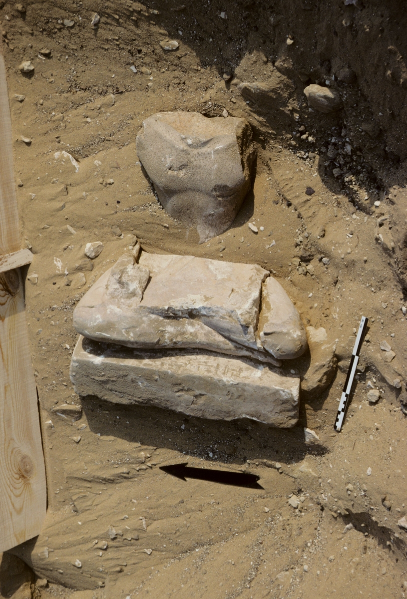 Akhethétep, en scribe accroupi. © Christian Décamps. Mission du Louvre à Saqqara
