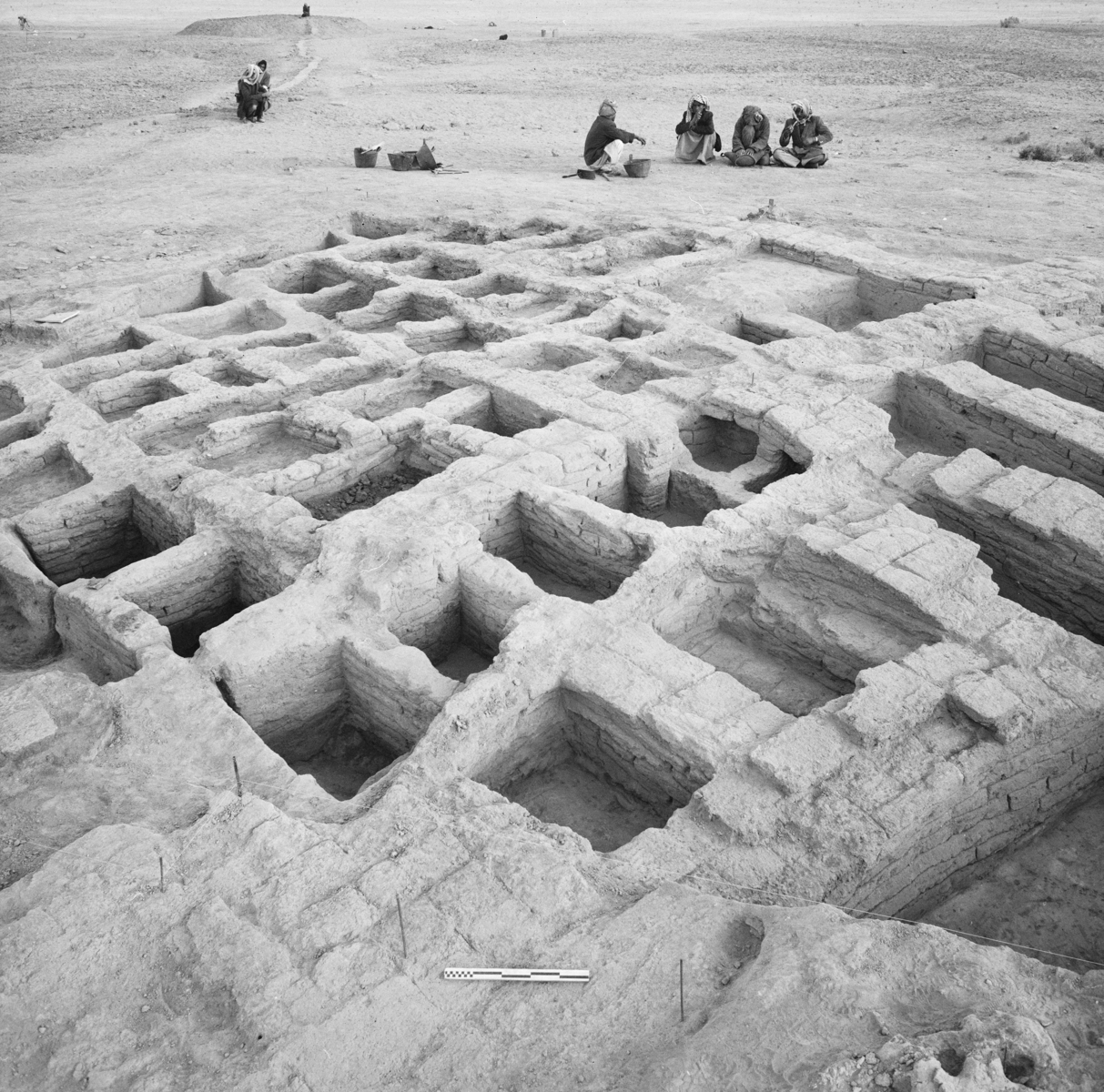 Structure en caisson de la fin de l’Obeid. © Mission Archéologique française de Larsa-‘Oueili, ARCH. MAE, JLH251_15_19