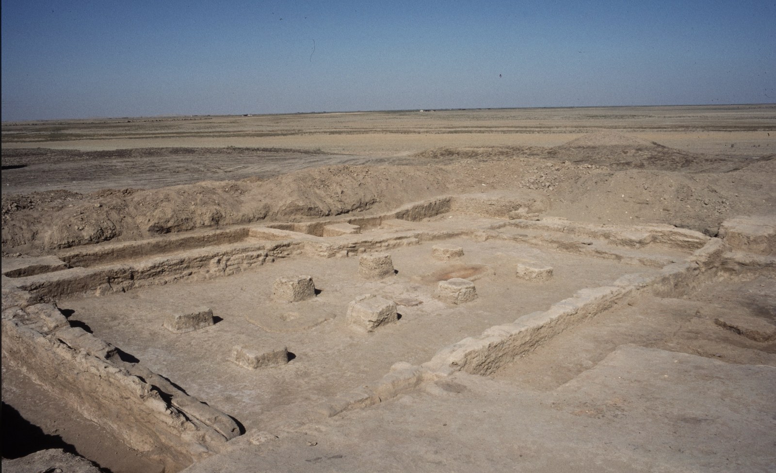 Maison des débuts de l’Obeid. © Mission Archéologique française de Larsa-‘Oueili, ARCH. MAE, JLH279_07_031