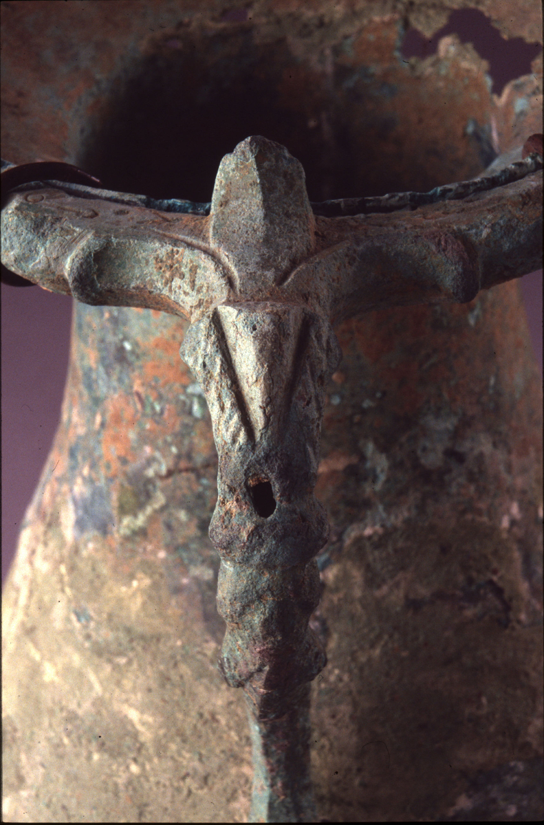 Cruche en bronze de la tombe d'Hannogne (Ardennes)