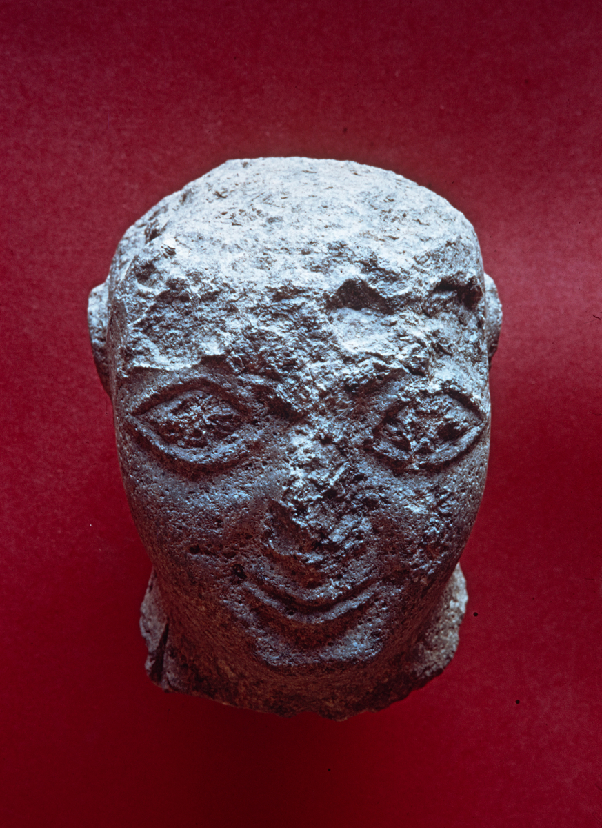 Une tête sumérienne. © Mission Archéologique française de Larsa-‘Oueili, ARCH. MAE, JLH271_05_24, Cliché Jean-Claude Margueron