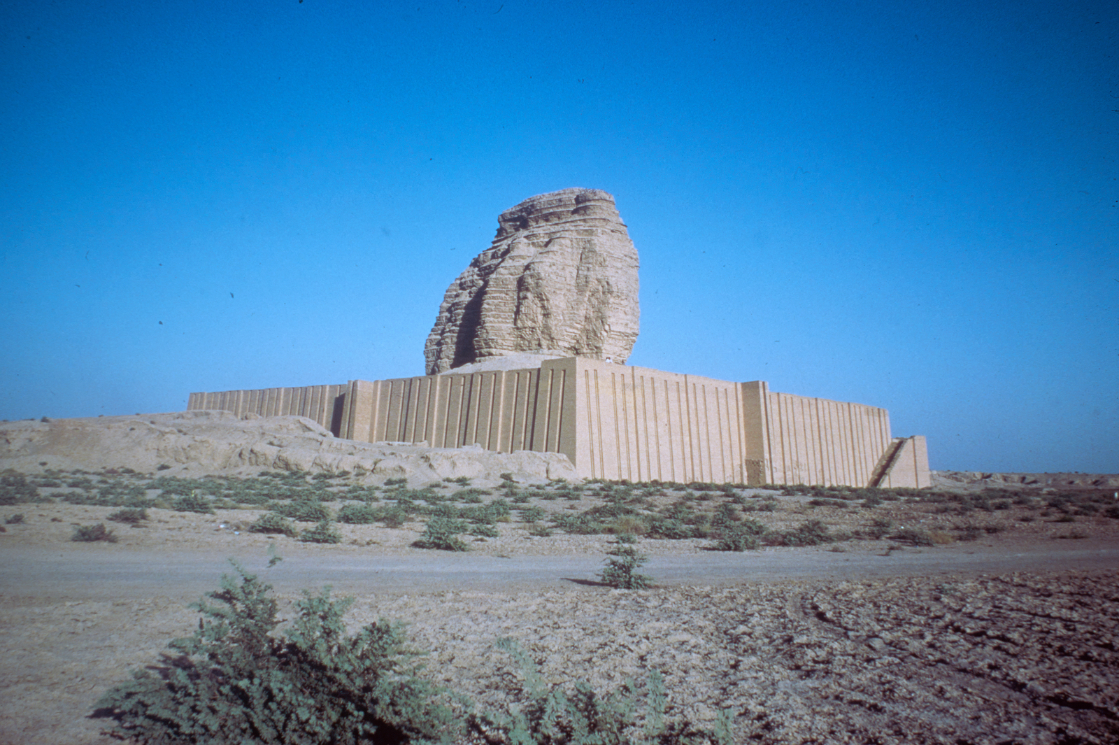 La ziggurat de Dur-Kurigalzu. © Mission Archéologique française de Larsa-‘Oueili, ARCH. MAE, JLH276_11_07