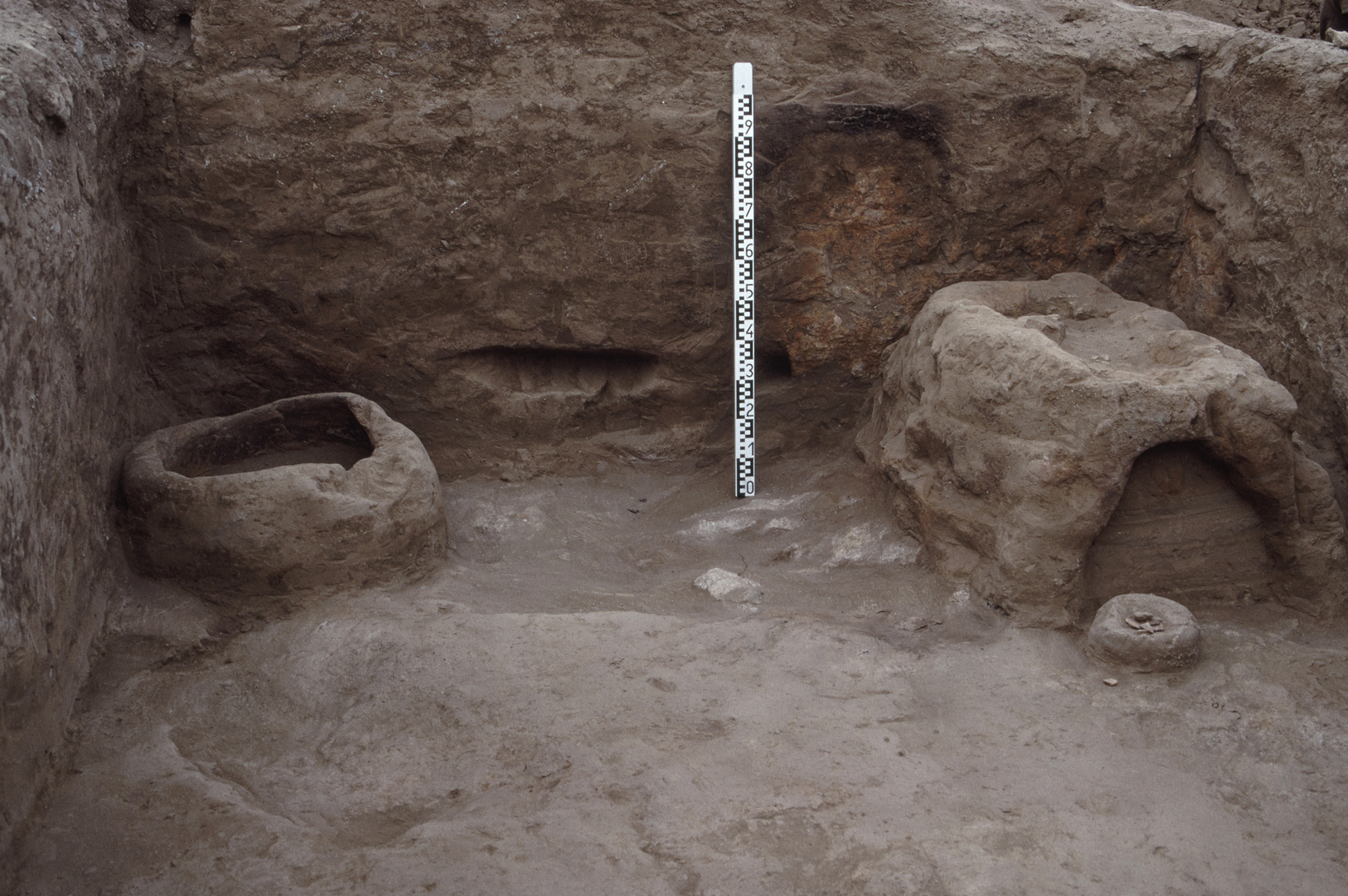 Deux fours. © Mission Archéologique française de Larsa-‘Oueili, ARCH. MAE, JLH279_01_002